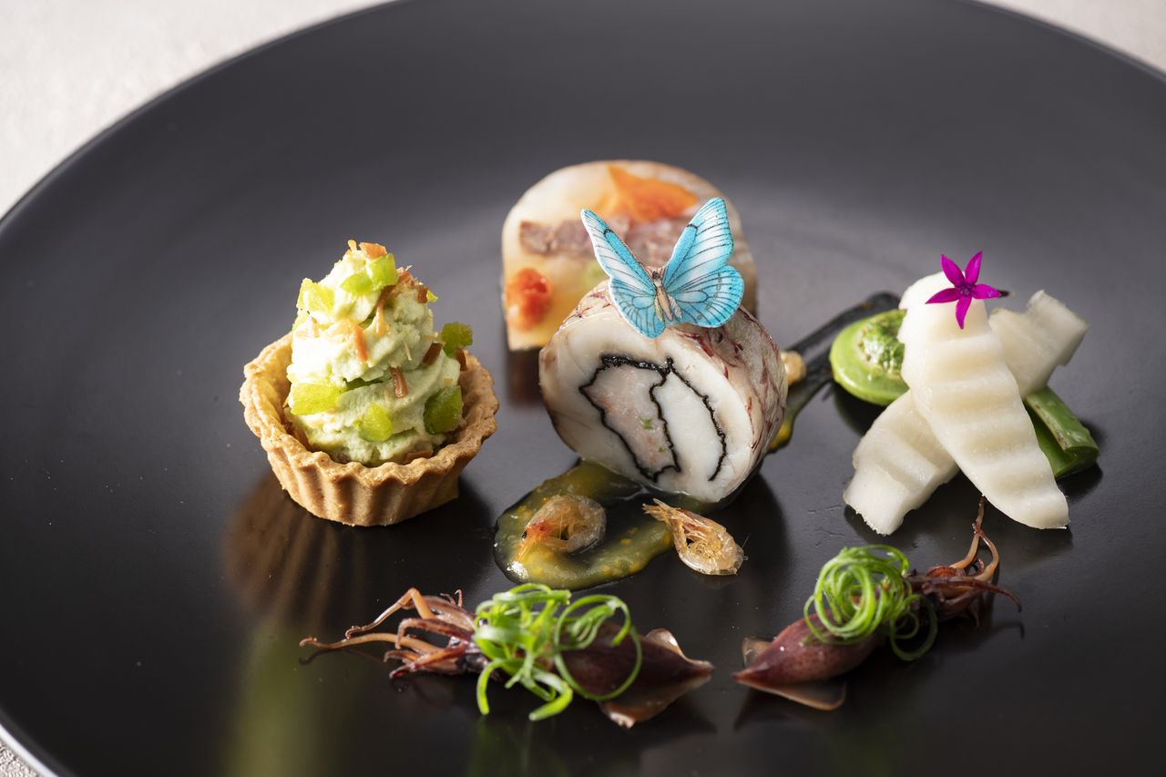 [Lunch Course Yan] ALL 6 dishes including Shark's fin with rice in earthenware pot and Tokachi herb beef in oyster sauce +1drink