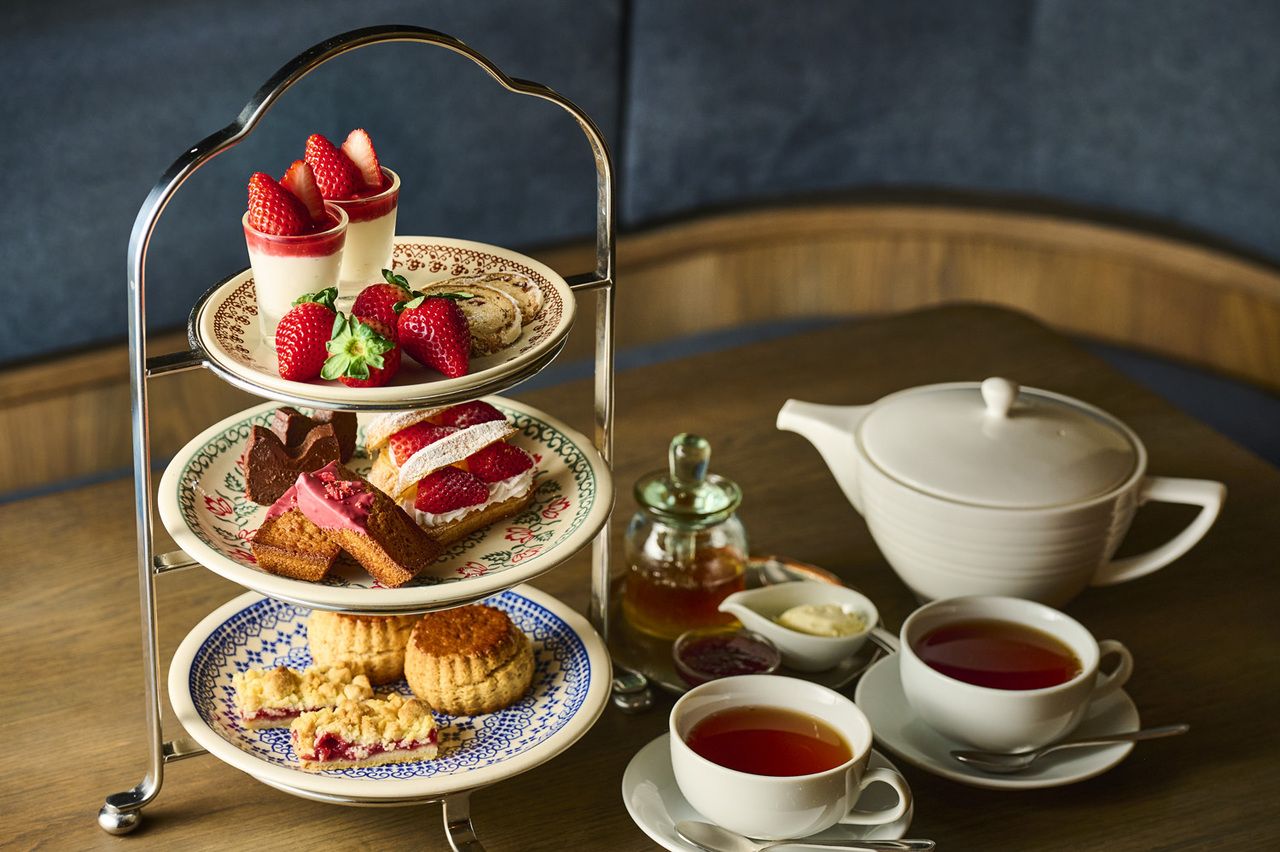【Afternoon tea】季節の果物のアフタヌーンティーセット〜スタッフが厳選した至極の紅茶を注ぎに参ります〜
