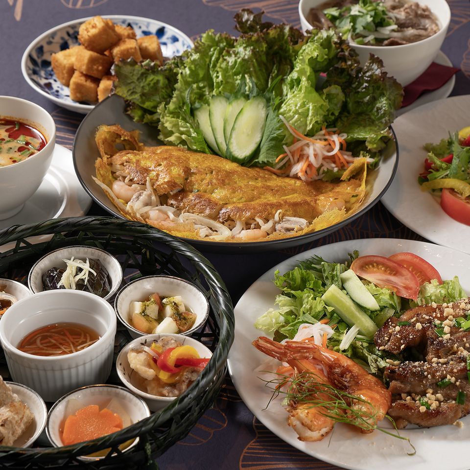 【 ロータスコース 】贅沢三昧★シェフ特製前菜７種、豚スペアリブ、ホーチミン名物バインセオが入ったコース‼全７品
