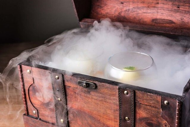 ④For the best anniversary! ■ Anniversary course ■ The original "Flower staircase arrangement" and "Fillet cutlet sandwich" (6 dishes + 6 types of meat + treasure chest presentation with cake) are sure to please your loved ones on "birthdays", "surprises", "celebrations", etc.! ︎