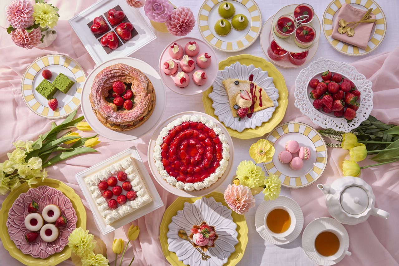 （Weekends & Holidays）Strawberry Sweets Buffet  Adults 6,300 yen