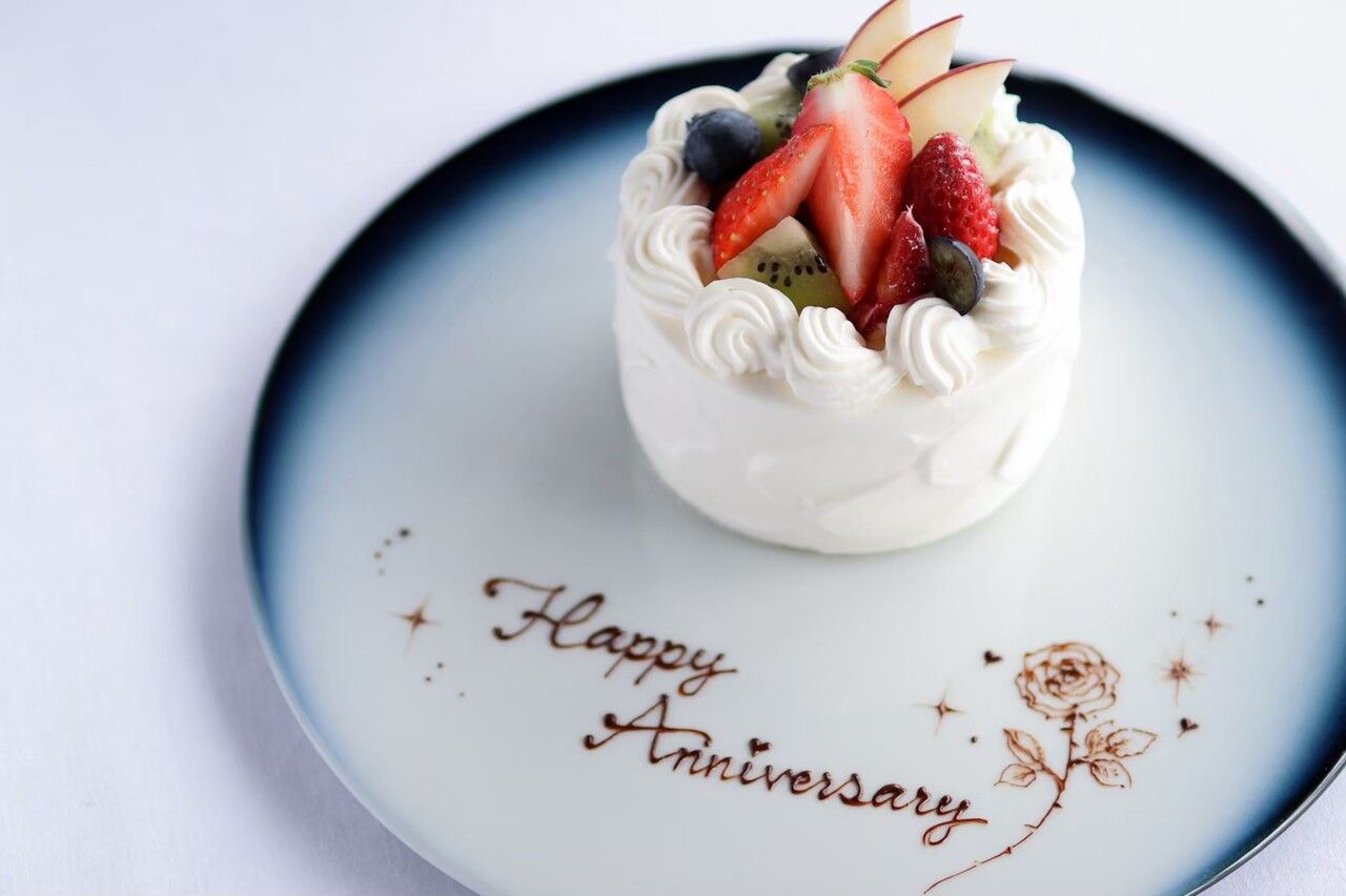 Diné A + Whole cake with message (anniversary)