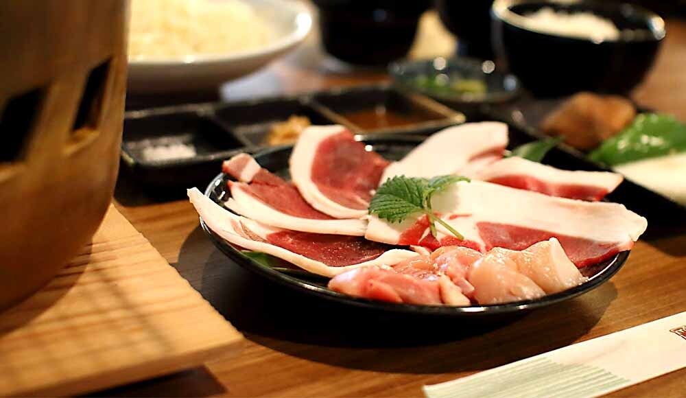 炭火焼 ボタン肉と播州百日どりコース