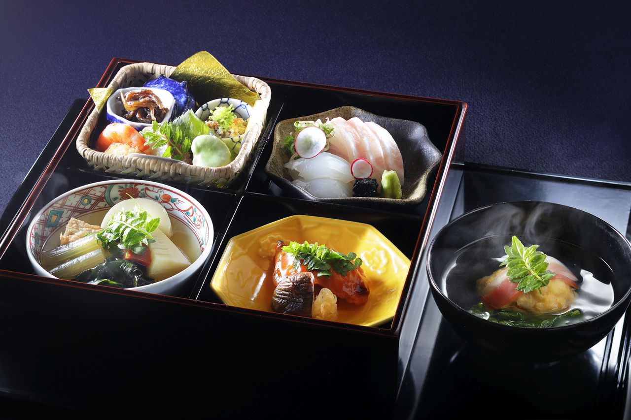 松花堂弁当 「𠮷」 　※ご昼食・フロア席限定