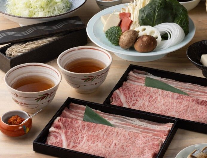 [Lunch] Dashi shabu-shabu "Hagi" (Wagyu beef sirloin, branded pork)