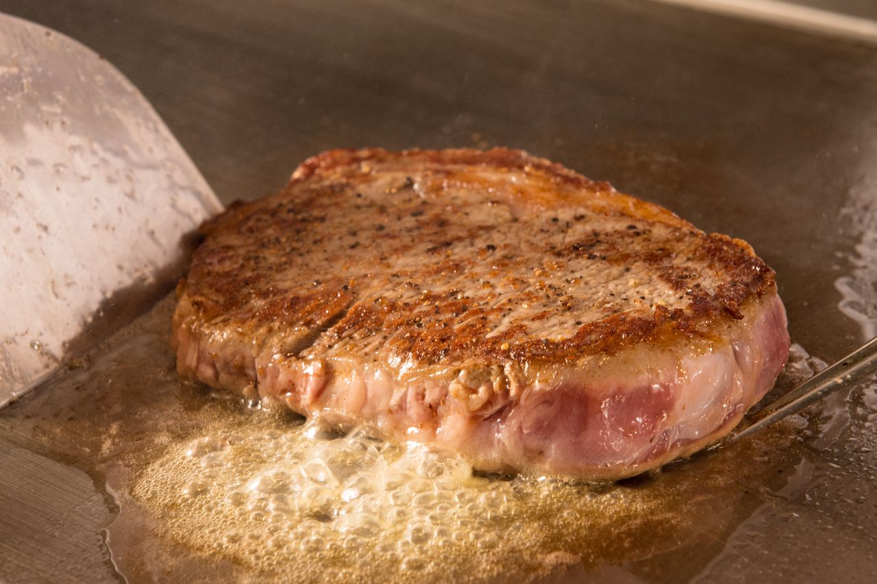 【平日ランチ】ライブキッチンで焼き上げるステーキランチ＋スイーツ＆デリカアイランド