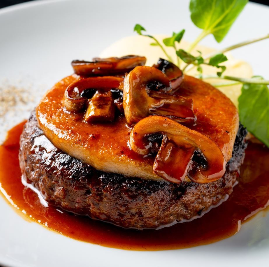 Chef's recommended hamburger steak + side buffet (3,850 yen)