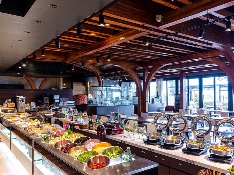 Saturdays, Sundays, and holidays lunch buffet (adult)