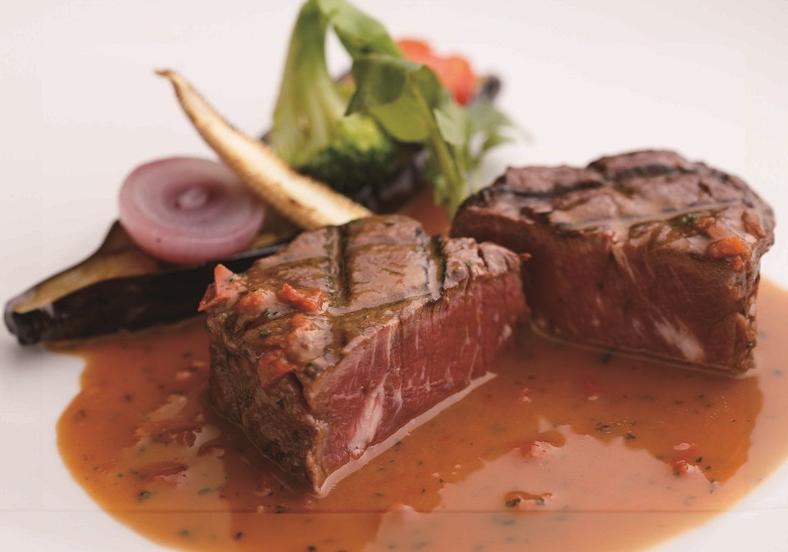 Lava stone grilled top sirloin (150g) + side buffet + choice of one drink