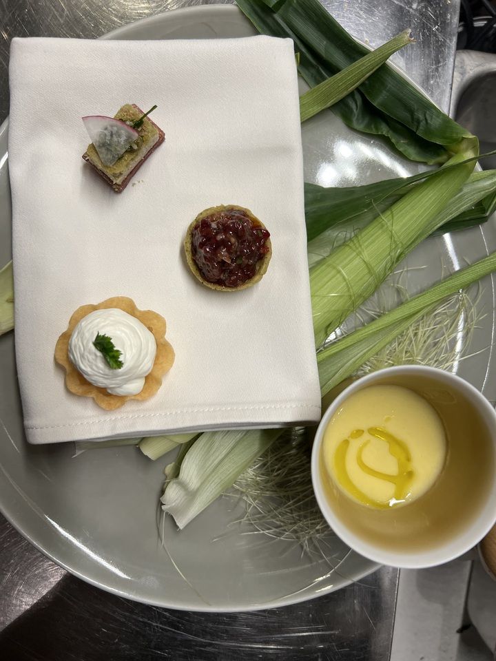 corso speciale シェフのスペシャリテコース　14品〜15品で様々な表現をご用意致します（全体的なボリュームはmontagnaより少し御座いますので、多い場合には当日調節いたします）