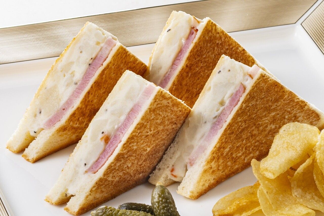 [Drink included] Potato salad and thick-sliced bacon sandwich