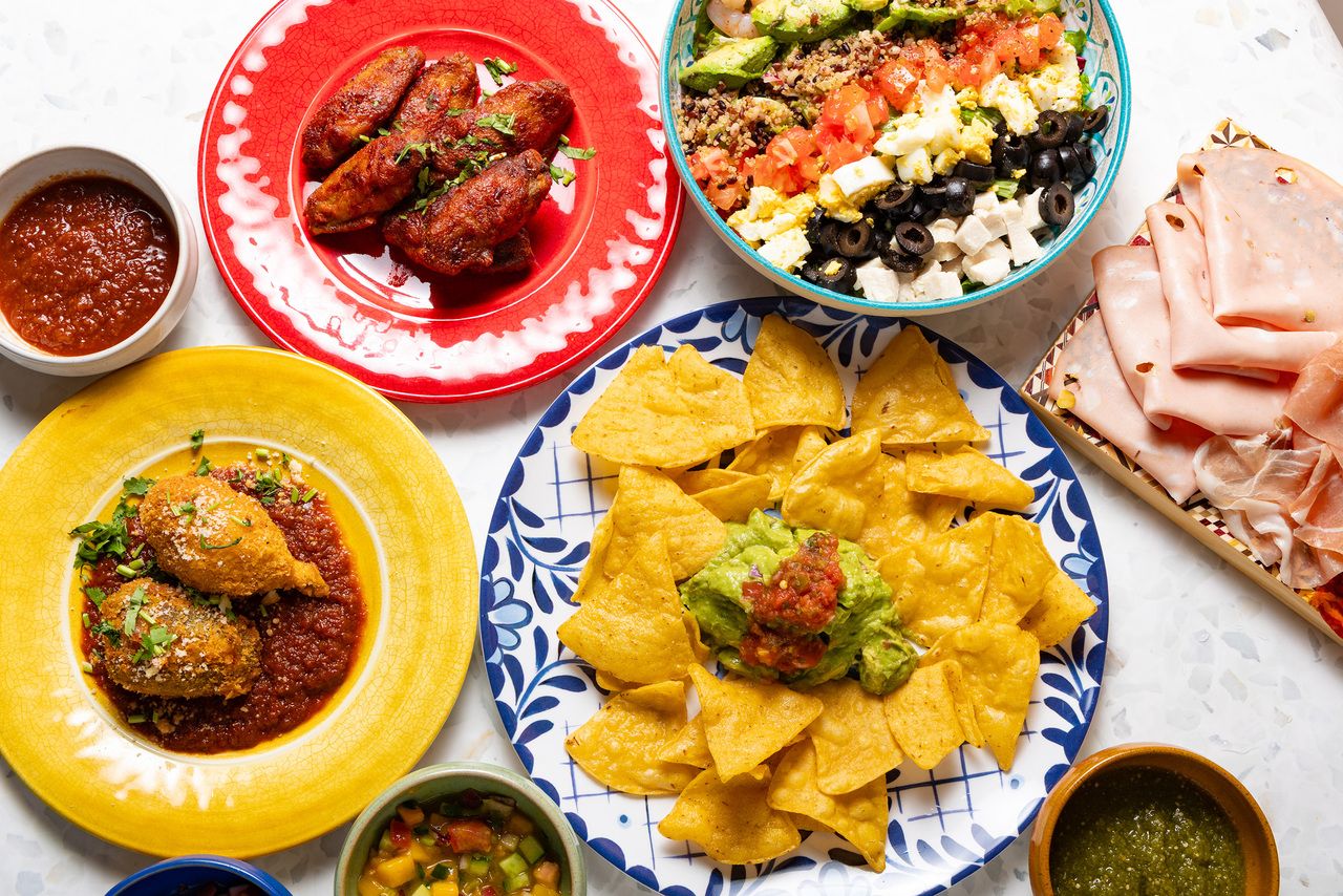 【CASUAL  COURSE】5 appetizers + salad + quesadilla + tacos + dessert — a total of 8 classic favorites