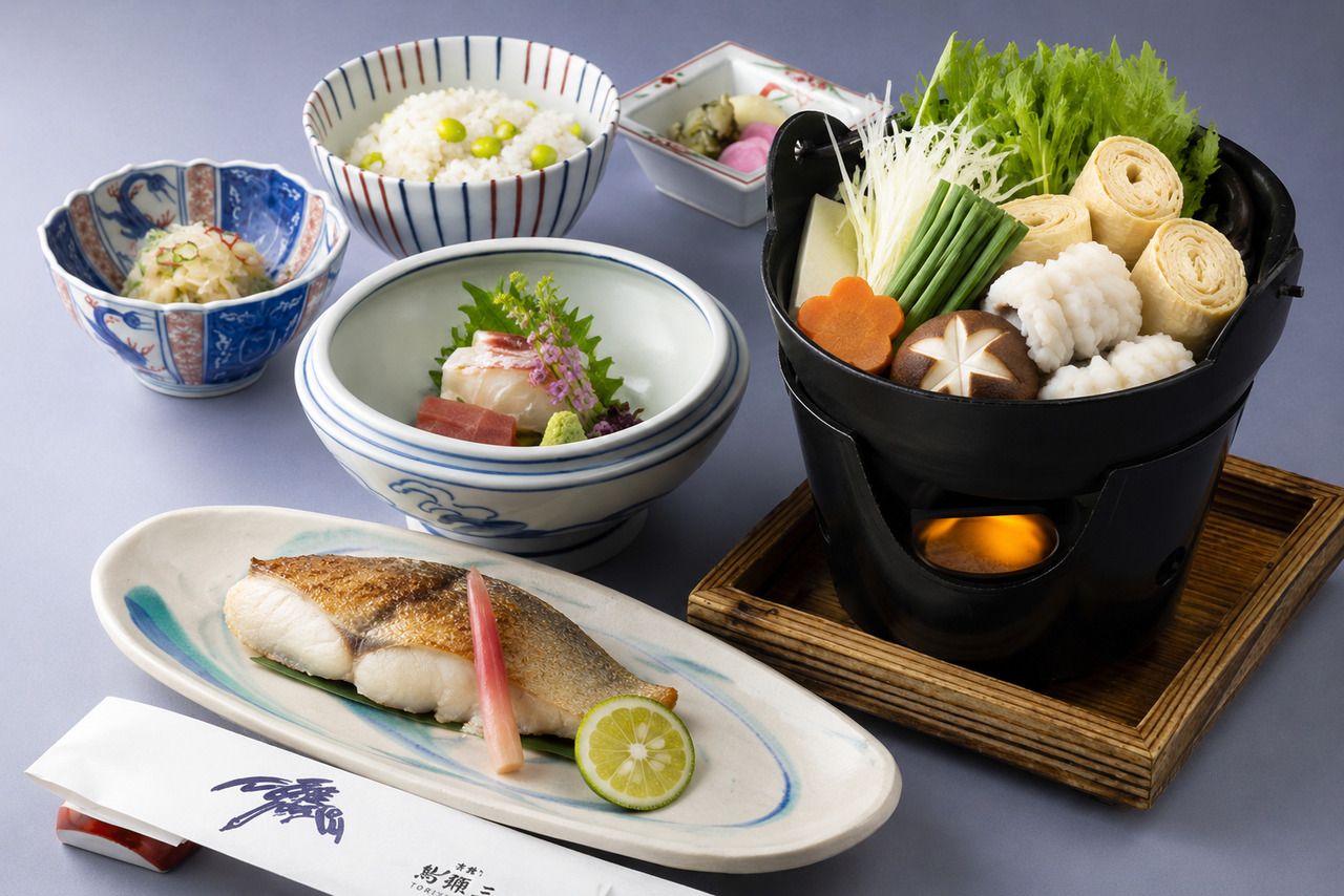 Kyoto-style conger eel hot pot set meal (seasonal, available June to August)