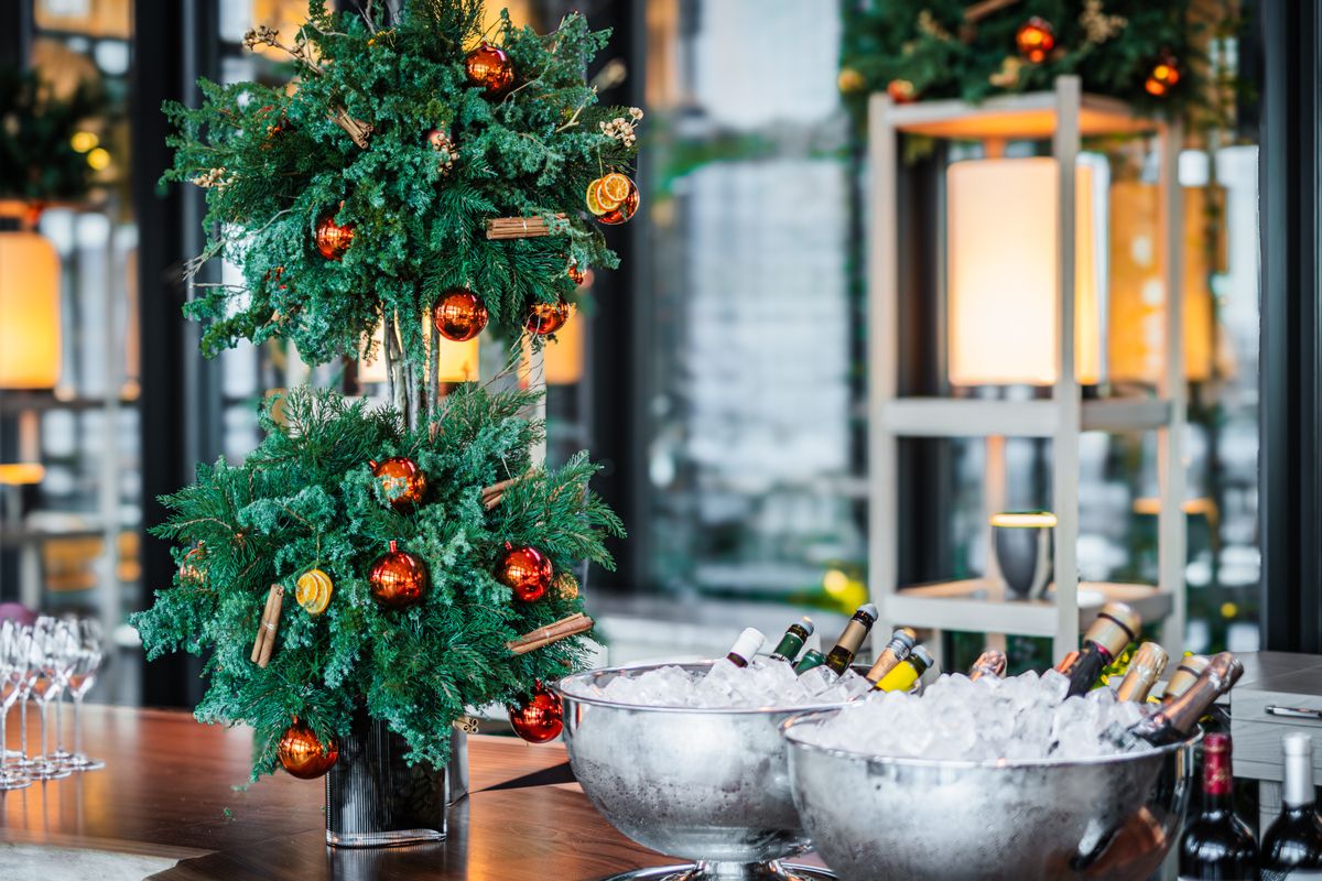 フェスティブプレミアムブッフェ＋選べるメイン／アルコールフリーフロー