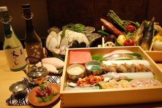 《ランチ》名物ウニとのどぐろの手巻きを含む4品付きアラカルトプラン　8800円(税込)