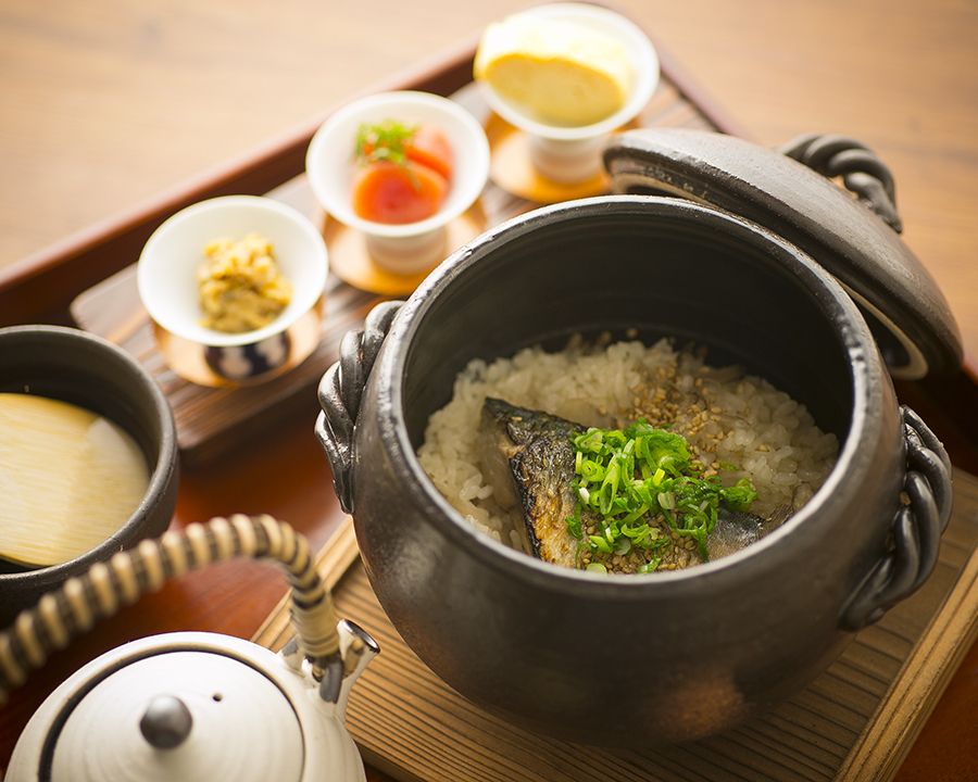 [Reservierung erforderlich/Mittagskurs] Entspannendes „Rokusan-Mittagessen“ von Vorspeisen über Sashimi, Hauptgericht bis hin zu im Ofen gekochtem Reis