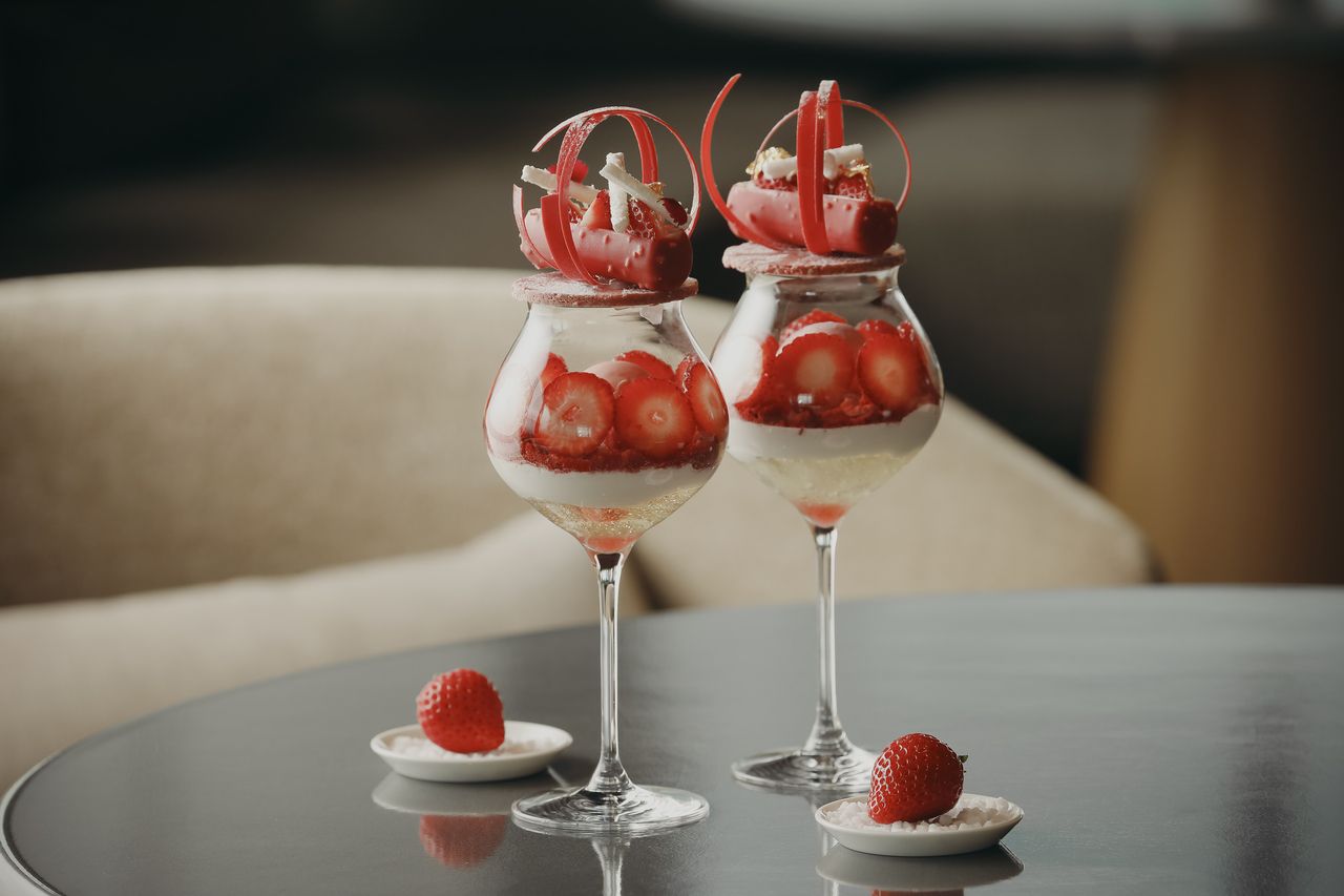 【平日WEB限定】🍓ストロベリーパフェ🍓 + Cafe 1杯付 