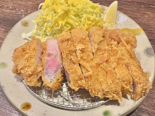 The fattest pork cutlet is the most delicious!!