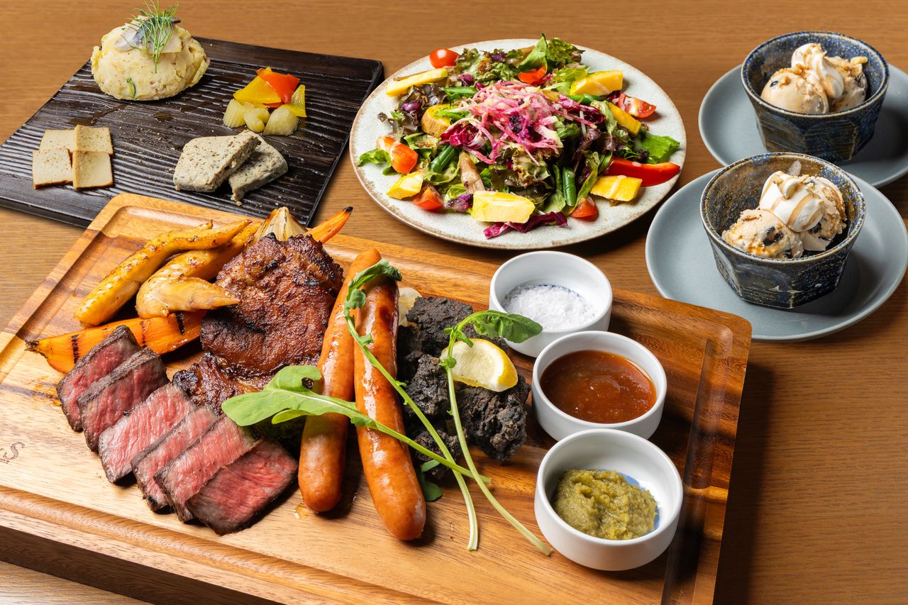  [Per un pasto soddisfacente e appagante...] "Piatto di carne d'orzo" 3 portate grandi (11 varietà) + 2 ore di bevande a volontà per 6.800 yen