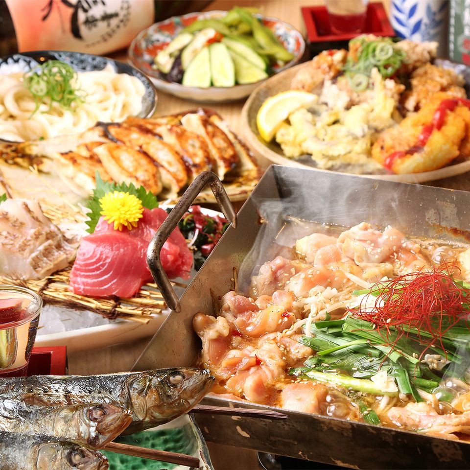 【仅限周日至周四】 4500日元即可享受90分钟畅饮、9道菜（包括用生酱汁腌制的烤内脏和一条大沙丁鱼）的实惠套餐。