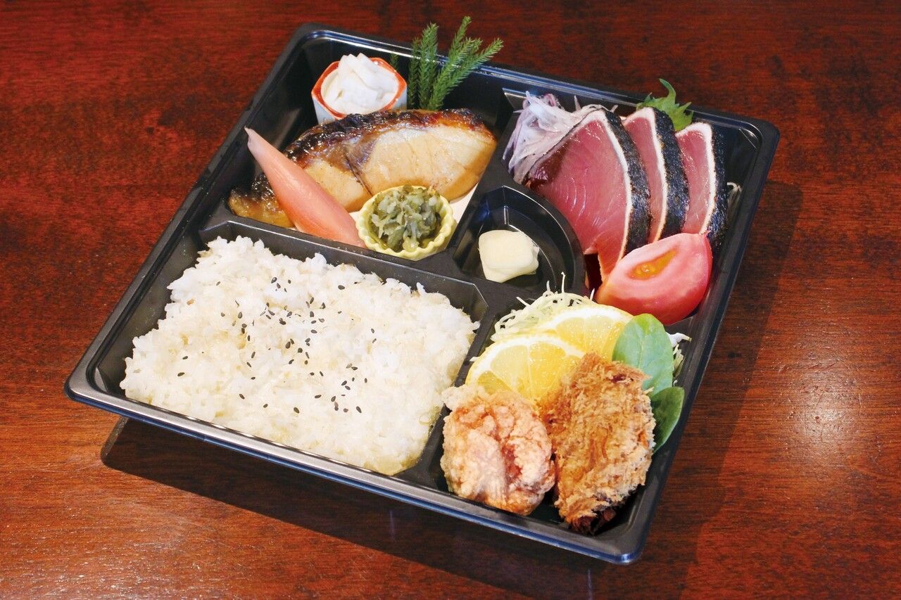 【テイクアウト】老舗の味をご自宅で！ ランチタイム限定！～鰹のたたき弁当～