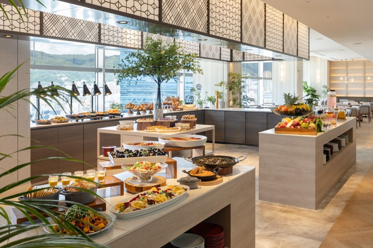 Limited time offer until January 4th: [New Year's Unlimited Lunch Buffet] Choose your main dish, enjoy a wide selection of desserts, and enjoy free drinks including Kobe tea