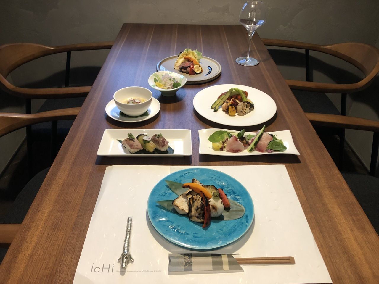 ２５種以上の野菜が彩る世界初水素調理コース