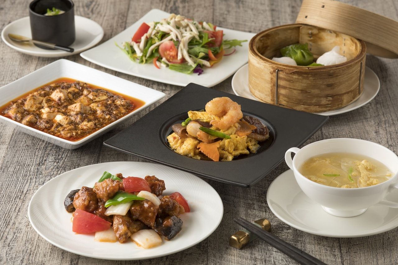 September–October, Saturdays, Sundays & holidays: [Shirokane Lunch] A total of 7 dishes, including 2 main courses and popular dim sum such as mapo tofu.