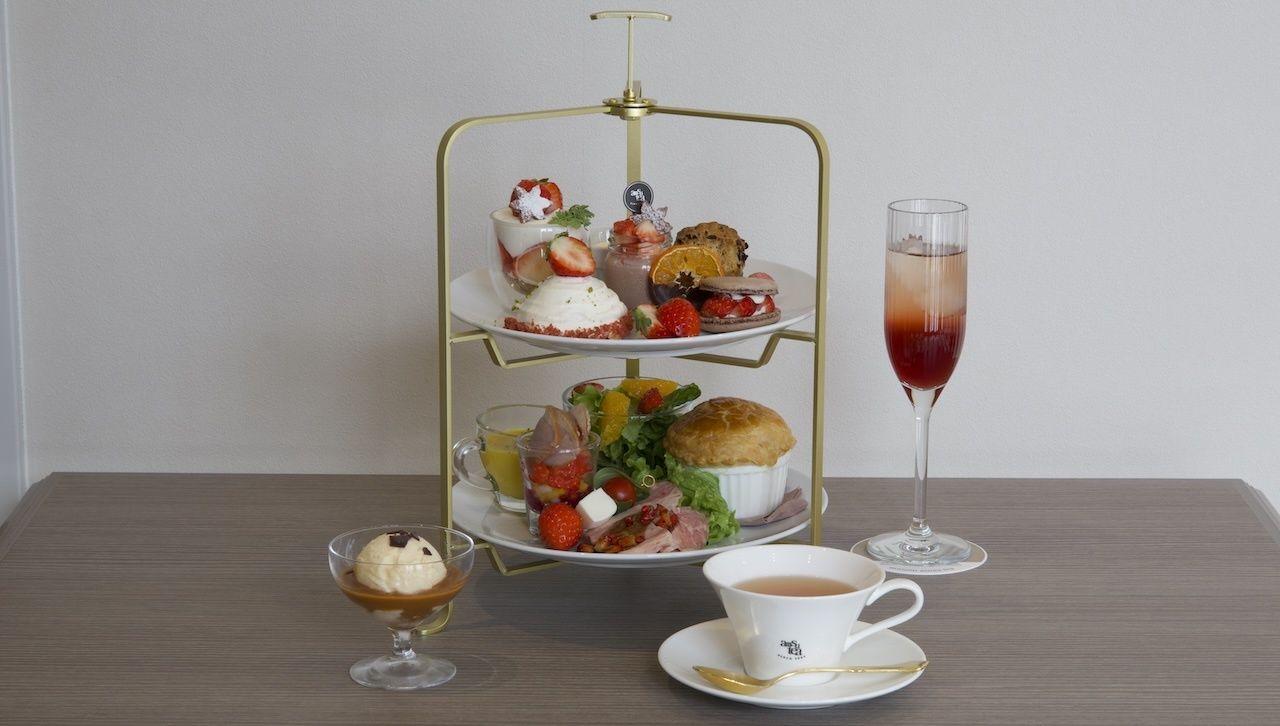 イヴェール・ロワイヤル・アフタヌーンティーセット (平日 13:30〜)