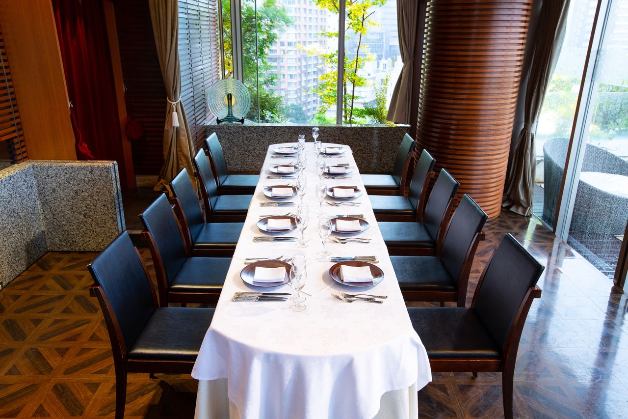 【仅限家乡退税礼品】10人私人包间（带露台）法式晚餐券