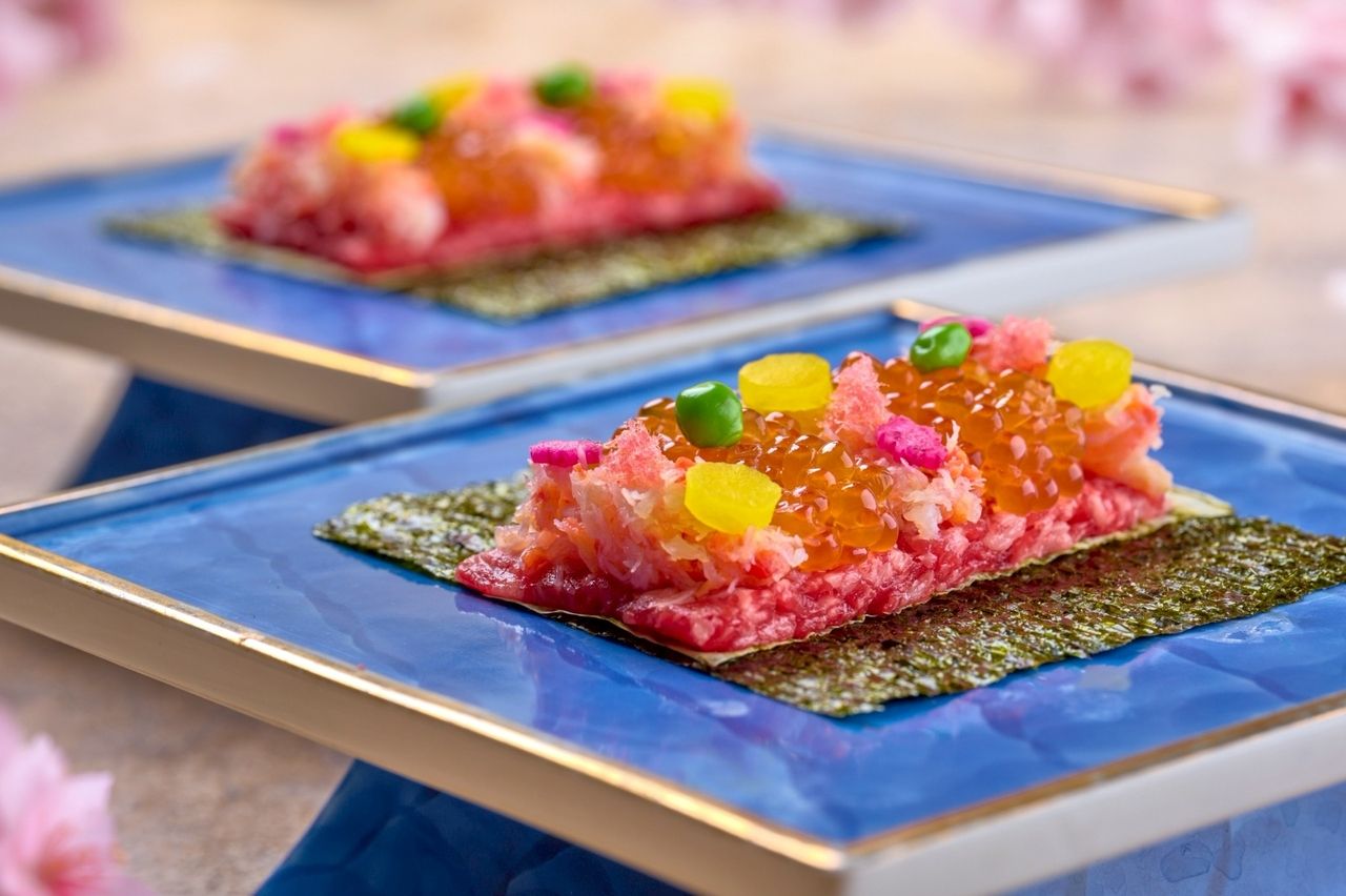 Limited time offer until March 31st. [Umeda Ushimitsu Opening Commemorative Course] Includes all-you-can-drink! New items include "Carefully Selected Wagyu Beef Crab and Salmon Roe Beef Chirashi Yukhoe Dog," "7 Types of Carefully Selected Grilled Dishes," and "Cold Seaweed Noodles."