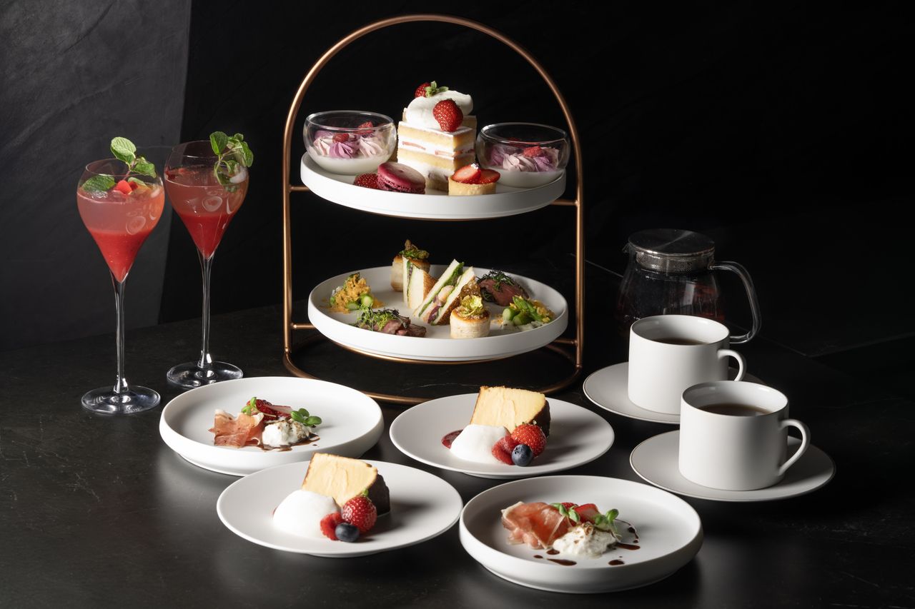 【CAFE | Weekday counter seating】Strawberry & Berry Afternoon Tea