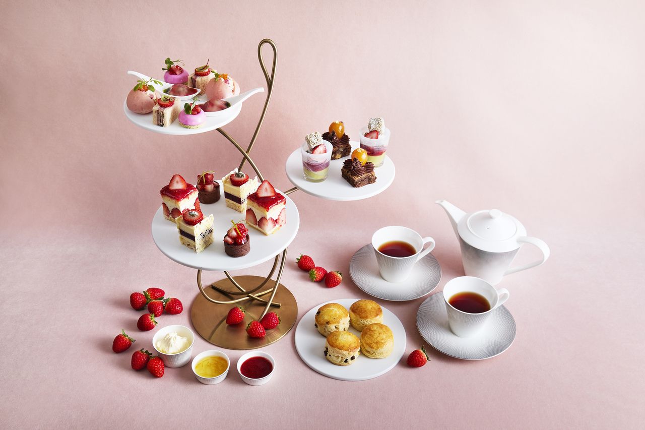 [Weekend Only] JW Strawberry Afternoon Tea with a Glass of Champagne