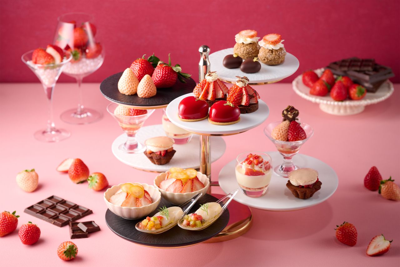 【7種いちごの食べ比べ】ストロベリー&チョコレートアフタヌーンティー