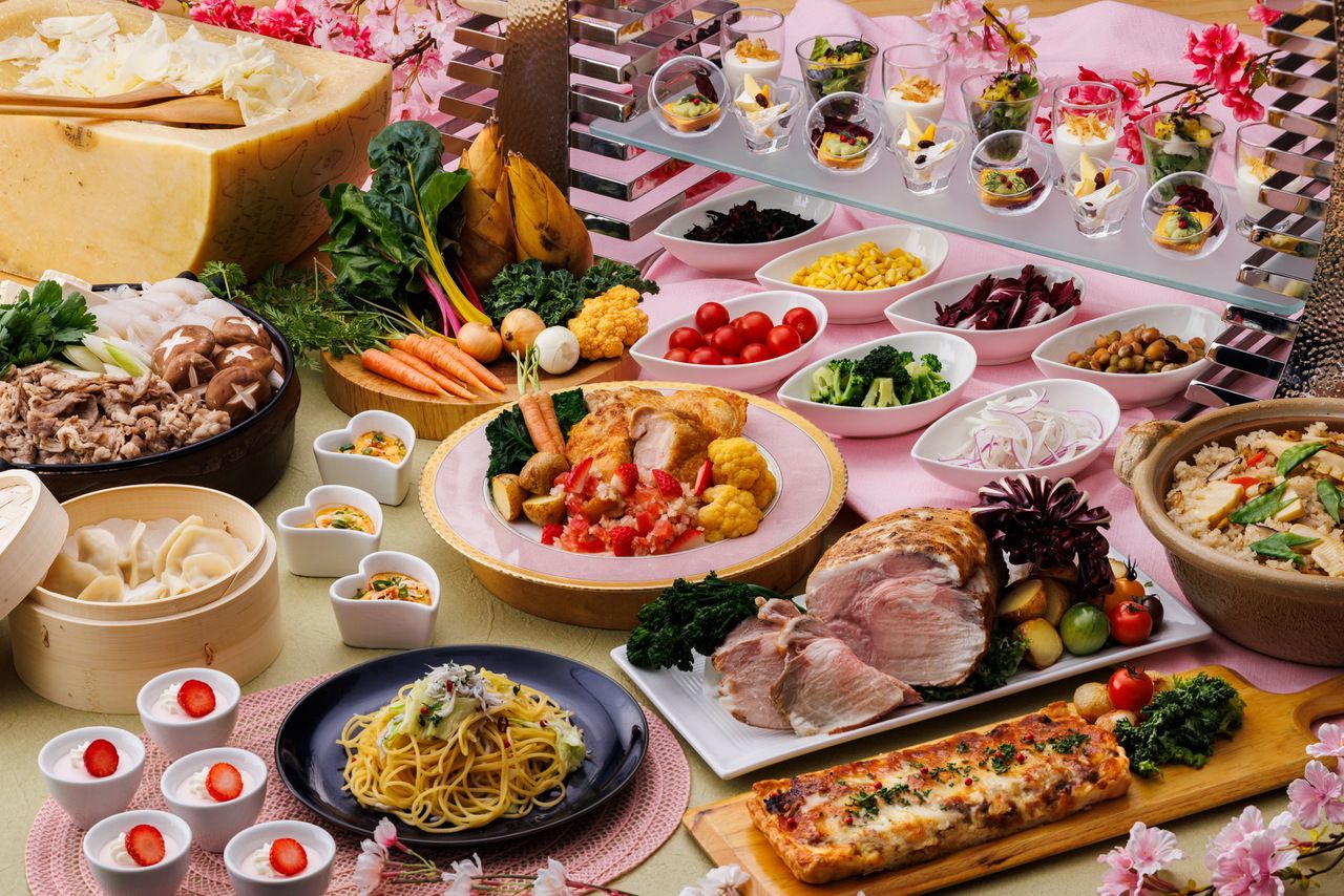 土日祝ランチ  鉄板焼きサーロインステーキ食べ放題×春の美食フェア