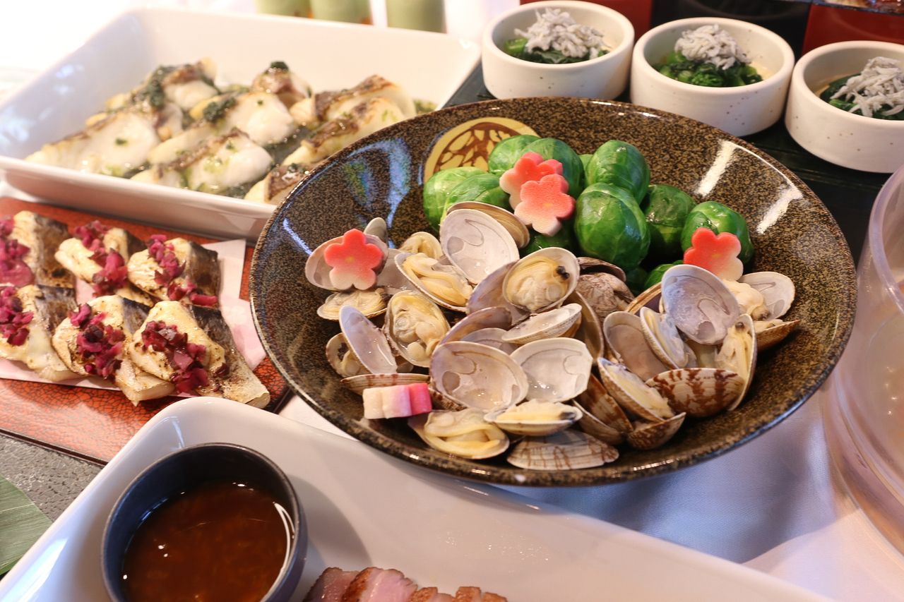 [March only] Free flow dessert wine & half buffet with choice of main course