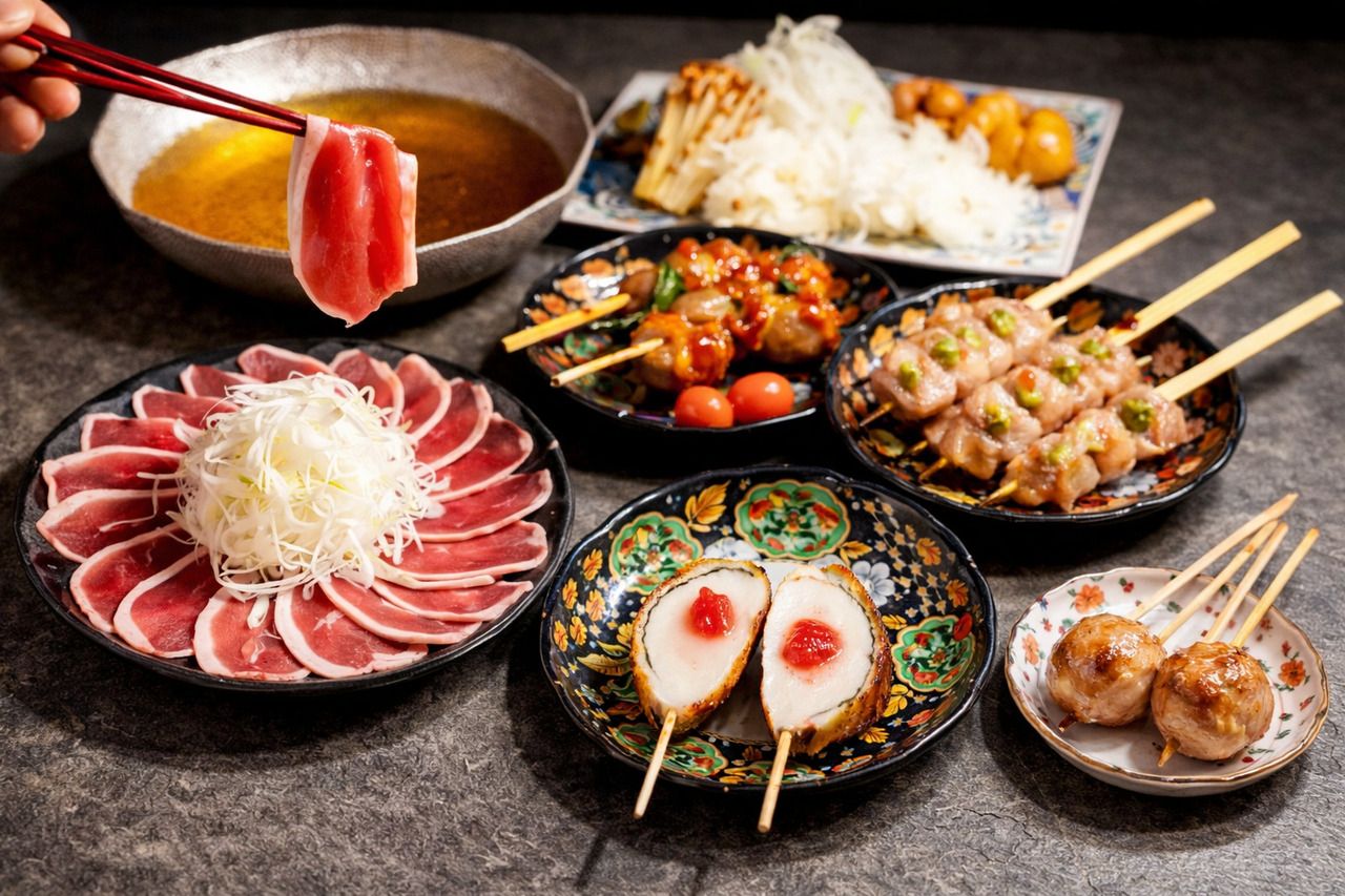 키노코의 오리 샤브와 꼬치 「명물」코스 8000엔】사다 주로의 명물을 꼭! 선착장 3종, 사타쥬로의 꼬치구이 5종, 계절의 일품, 샐러드, 키노코의 오리샤브, 남은 국물로 잡밥으로 짠 총 13품