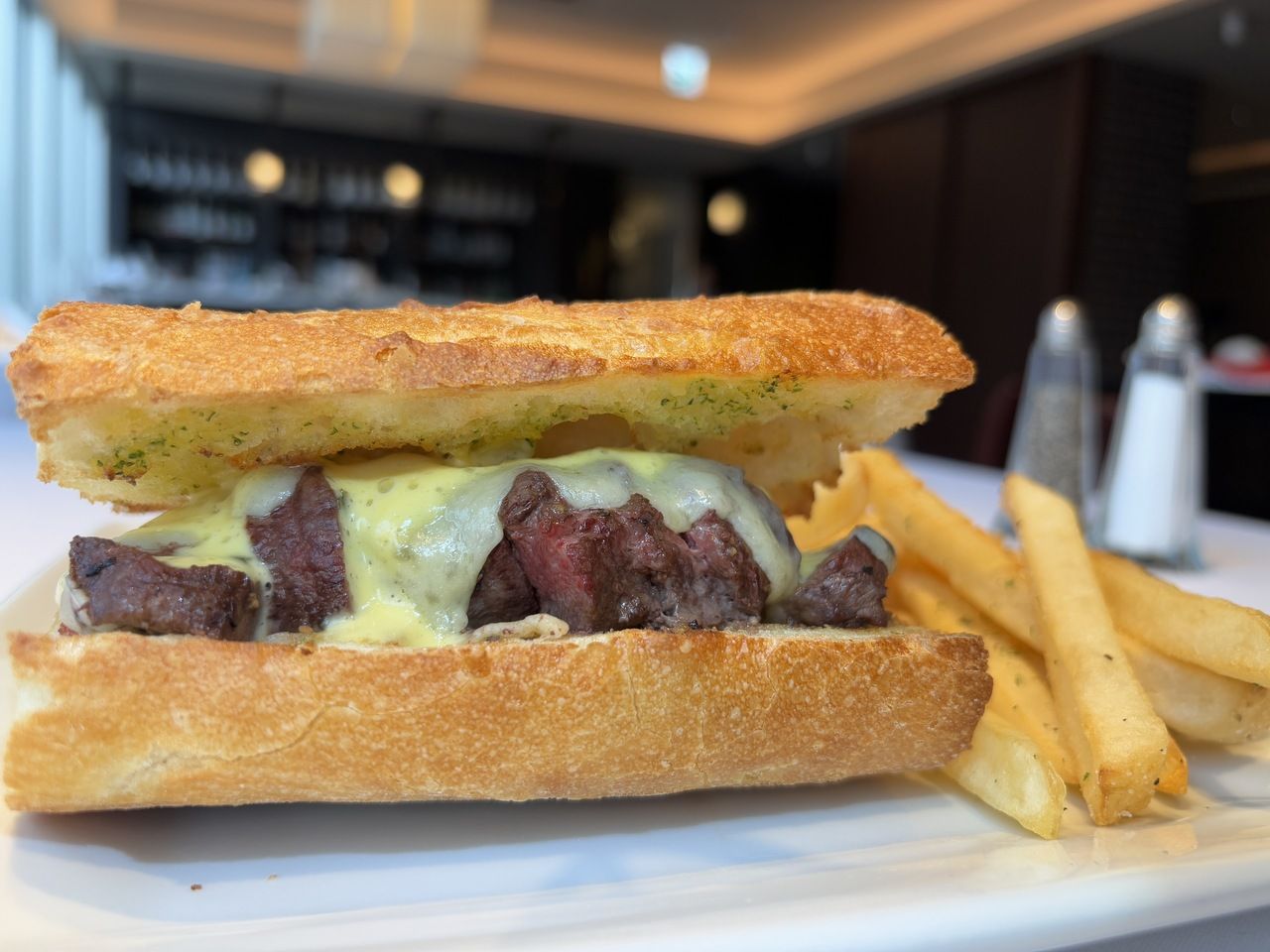 おすすめランチセットメニュー◆ステーキサンドウィッチ