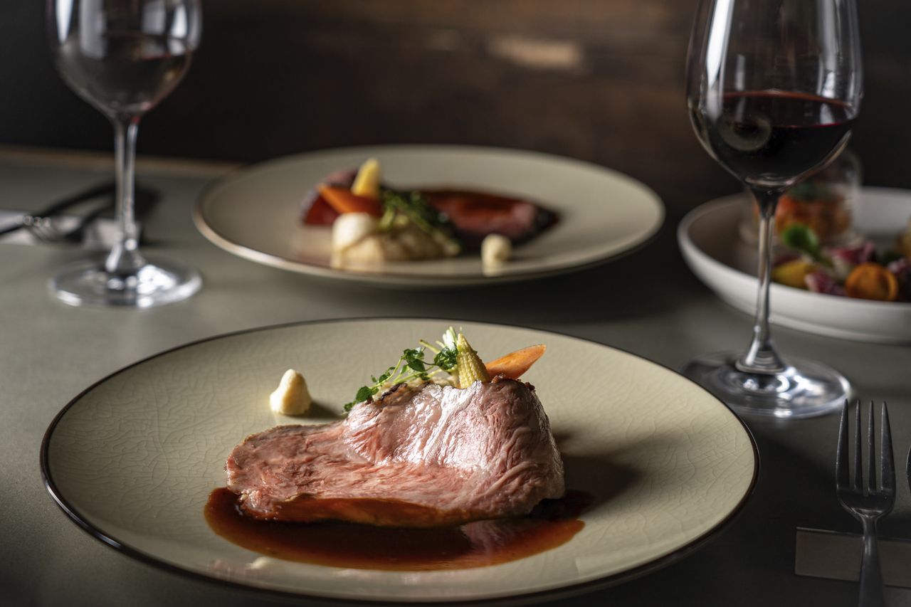 〈2時間プレミアム飲み放題〉ちょっと贅沢なご宴会に!ボトルワイン含め75種類以上のドリンク!氷温熟成牛とハーブチキンのグリルミストがメインの特別コース ~Luce~