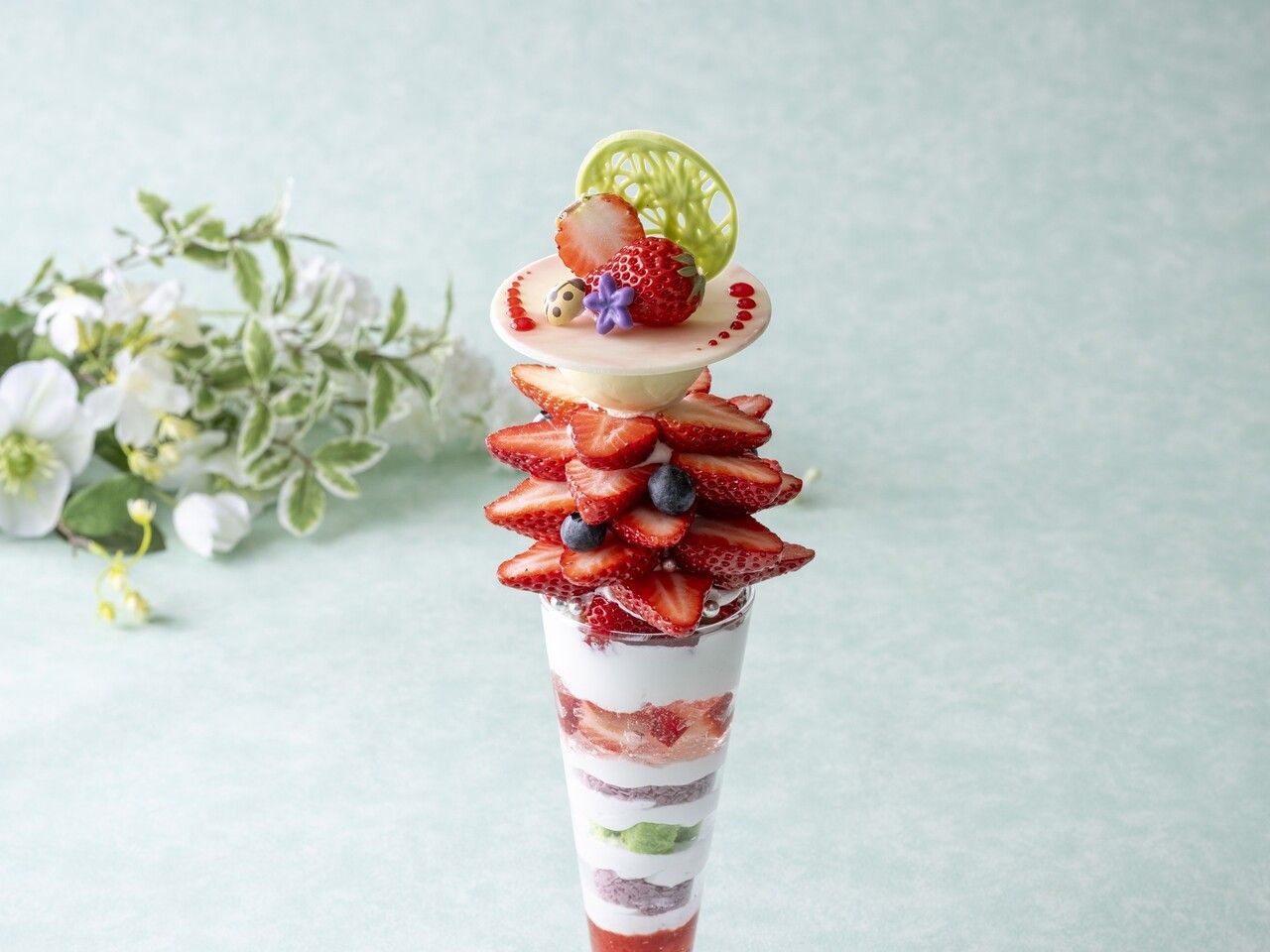 Spring only! Amaou strawberry parfait with a spring scent