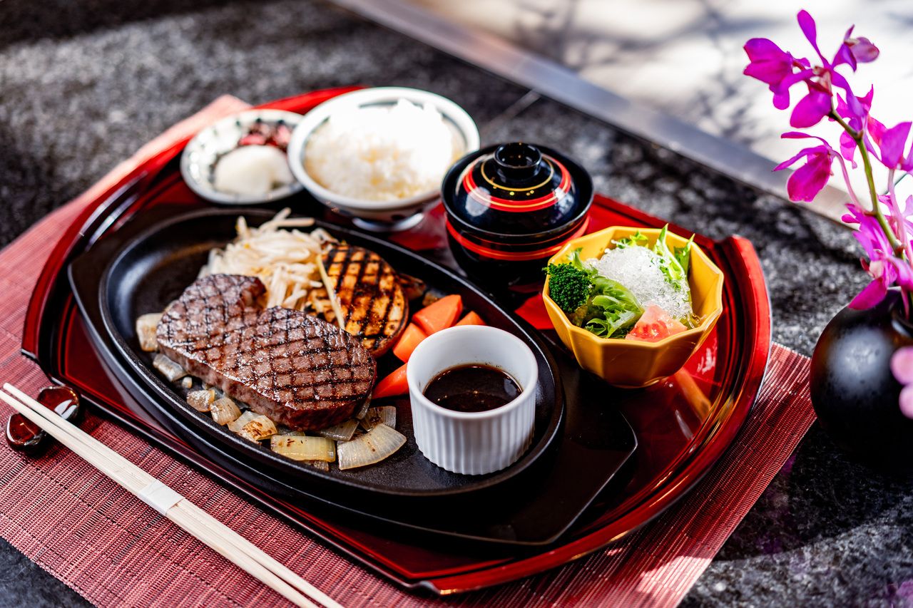 [Teppanyaki Lunch] Beef Steak Lunch Set Yuu (6 items: small salad, 120g Australian steak, grilled vegetables, white rice, miso soup, pickles, etc.)