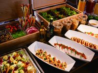 Weekdays: Choice of main dish + side buffet (from 3,500 yen)