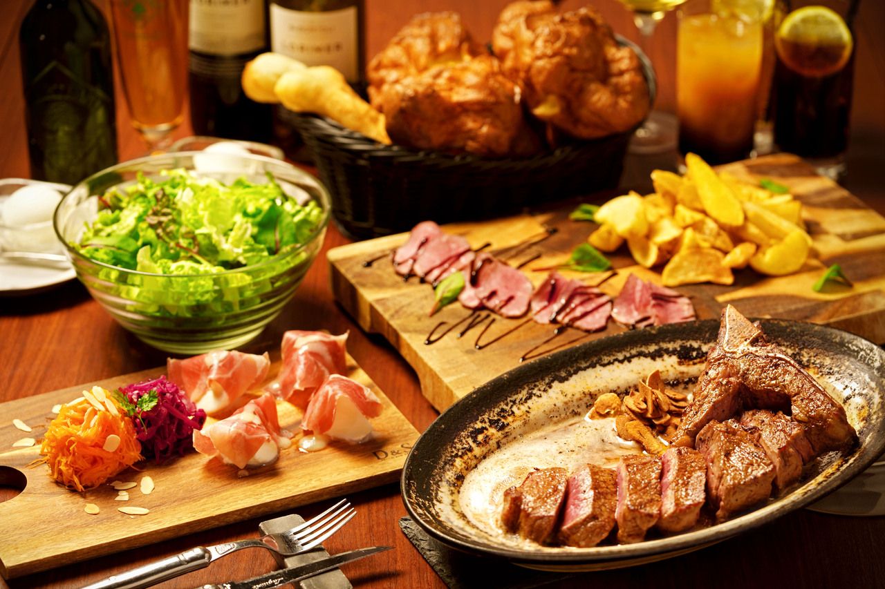 【★4名様～　フリードリンク90分付　 大皿料理/ニューヨークカット サーロイン ステーキコース（全7品）】