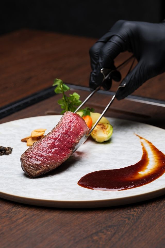 個室確約！【特選コース】USHIMITSU STEAK提供！完全個室４部屋だけのスペシャルな空間で深みのある焼肉体験で皆様にDEEP IMPACTをお届け致します。