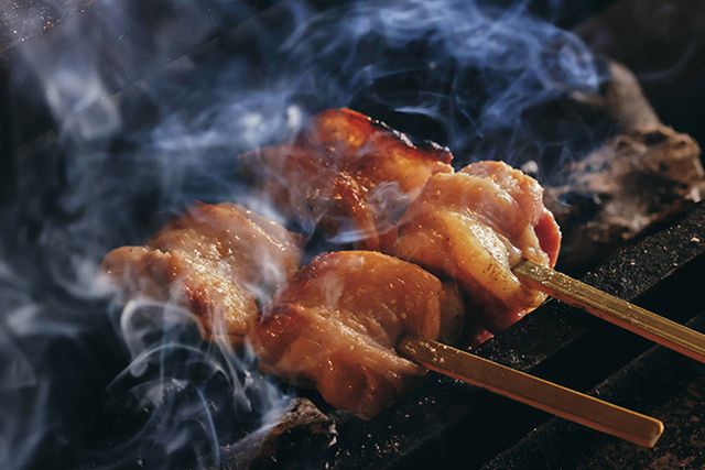 【恵比寿でですけコース(料理のみ)】焼き鳥・牛ハラミの炭焼きなどを盛り込んだ、スタンダードコース。