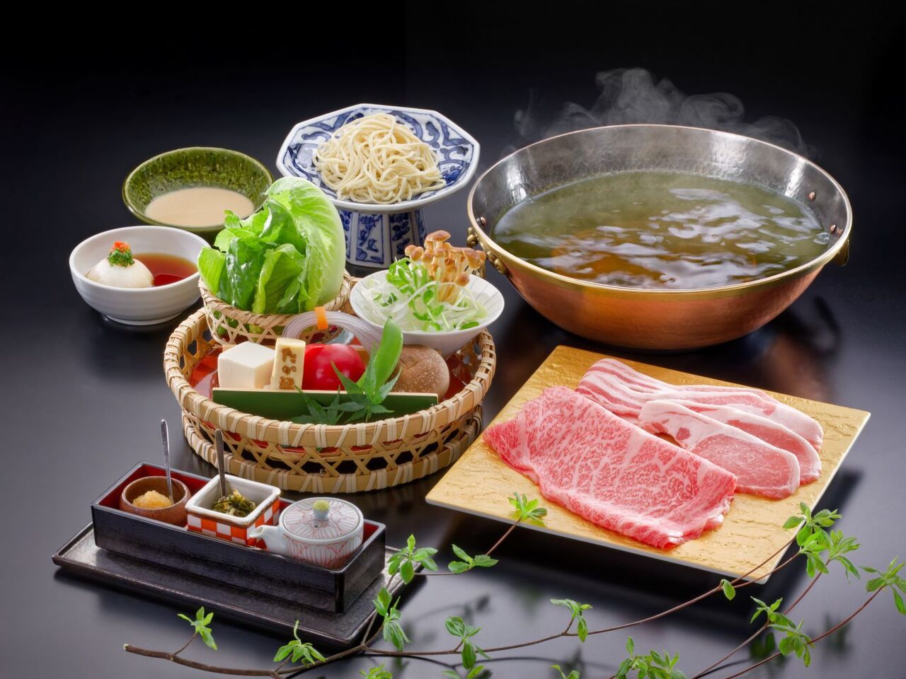 黄金しゃぶしゃぶ　(黒毛和牛特上ロース＋特選豚肉)
