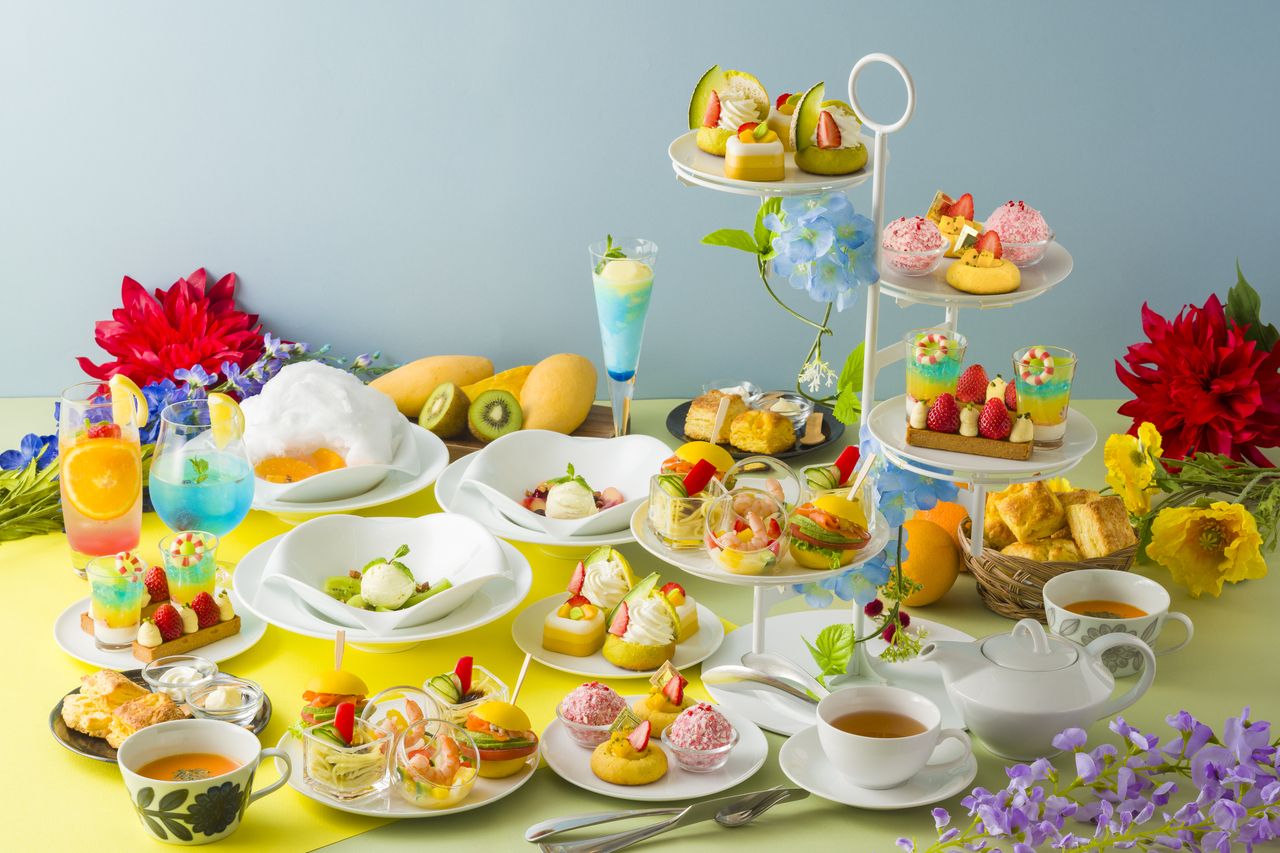 《FIKA AFTERNOON TEA》  [苺×トロピカルフルーツ]Strawberry & Tropical Carnival・【6月～8月】ケーキ、菓子、セイボリーのアフタヌーンティーセット