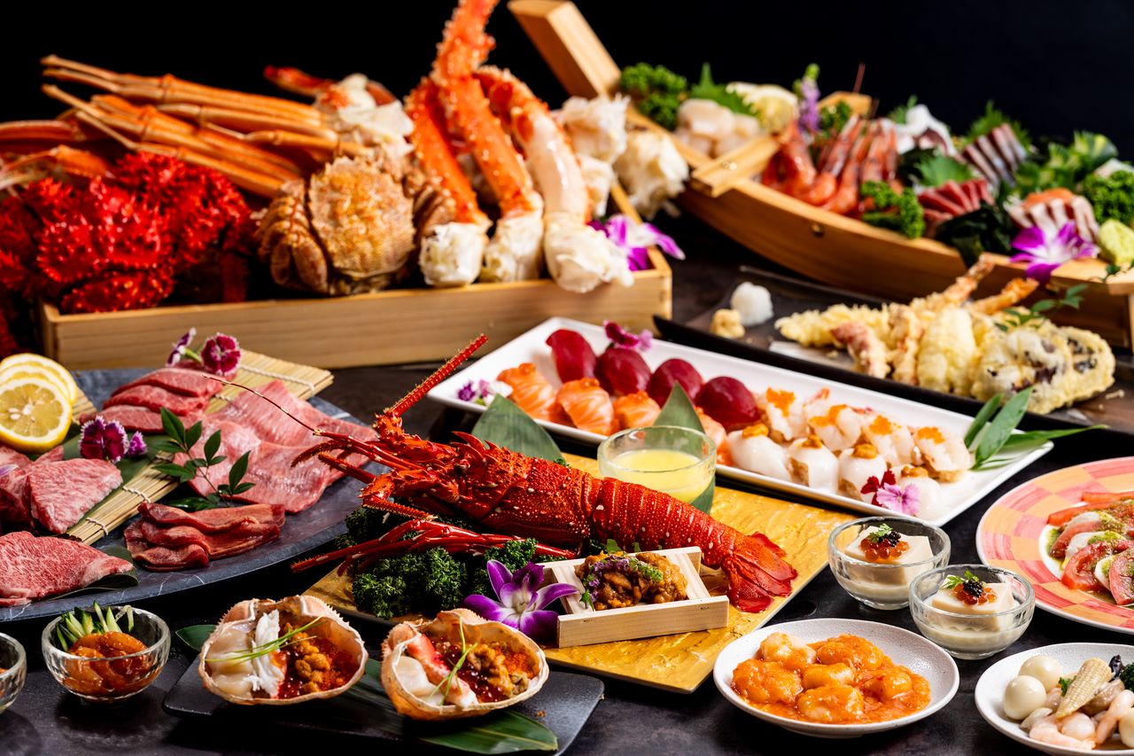 【Premium with Extra-Large Lobster & Premium Sea Urchin】 Over 150 kinds of seafood, grilled meat, and Japanese/Western/Chinese buffet + unlimited alcoholic drinks
