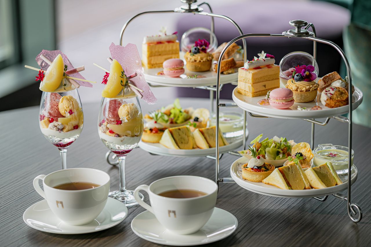 【Seasonal Flavors】PEAKS Afternoon Tea with Free-Flow Café Beverages (120 Minutes)