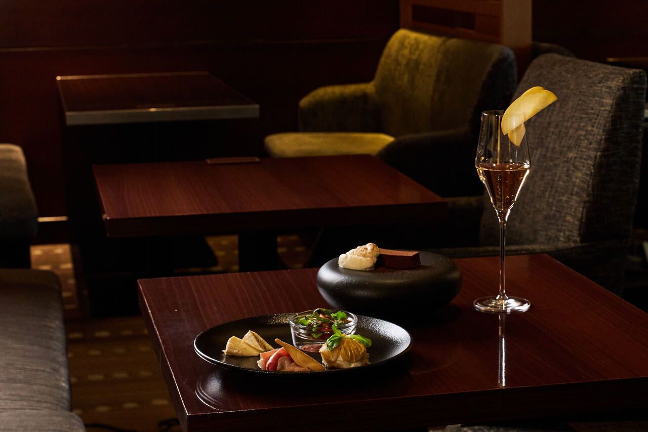 Evening Sweets Soirée & Petit Savory Set [Includes choice of 2 drinks] July-September